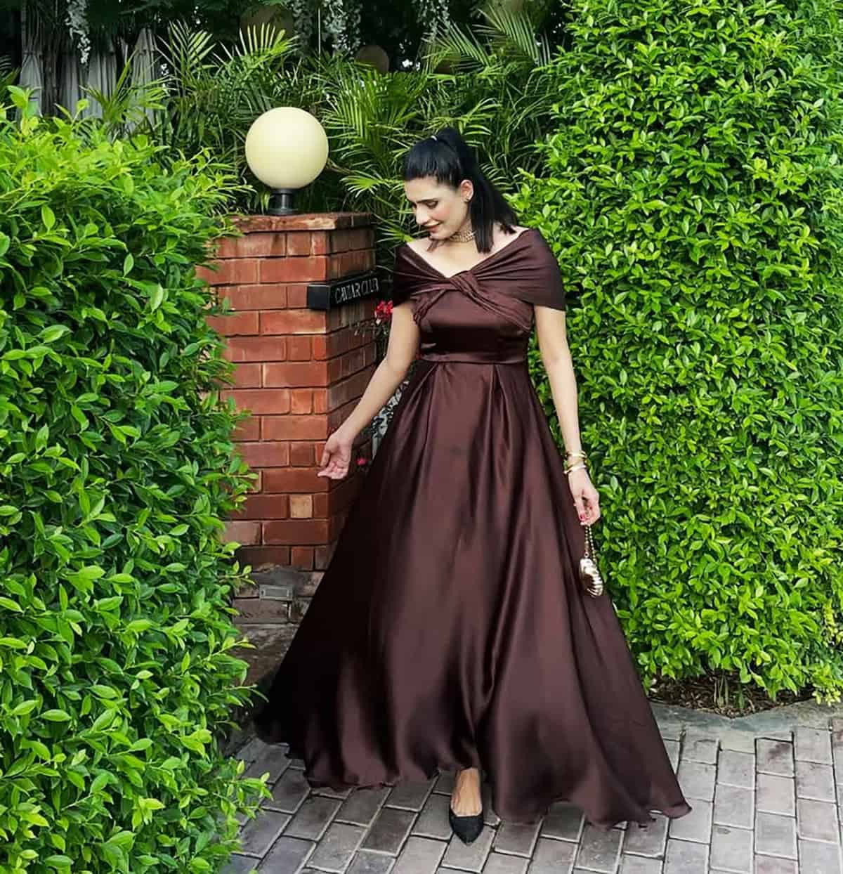 floor-length chocolate brown gown classy outfits for date night