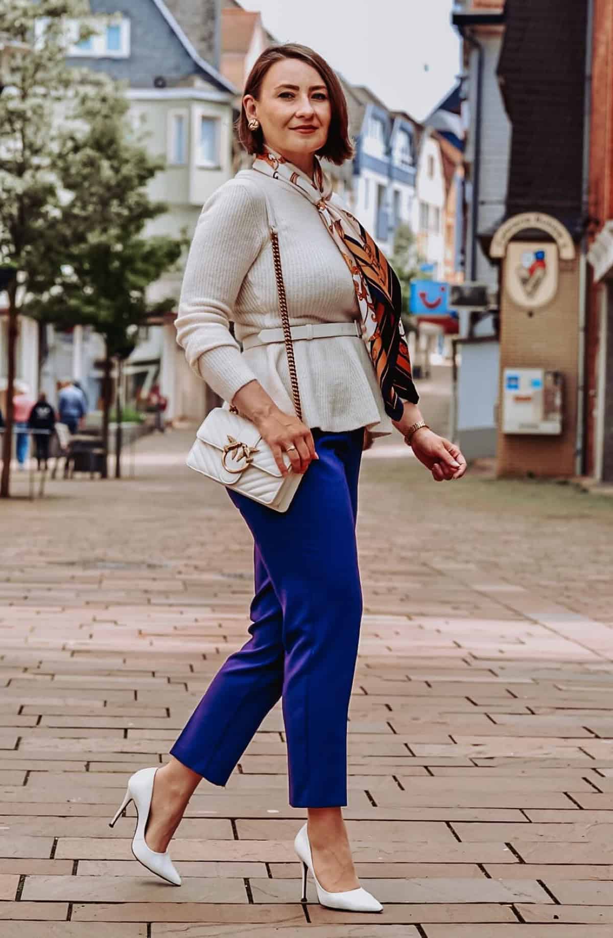 classy tailored outfit for a busy mom on the go