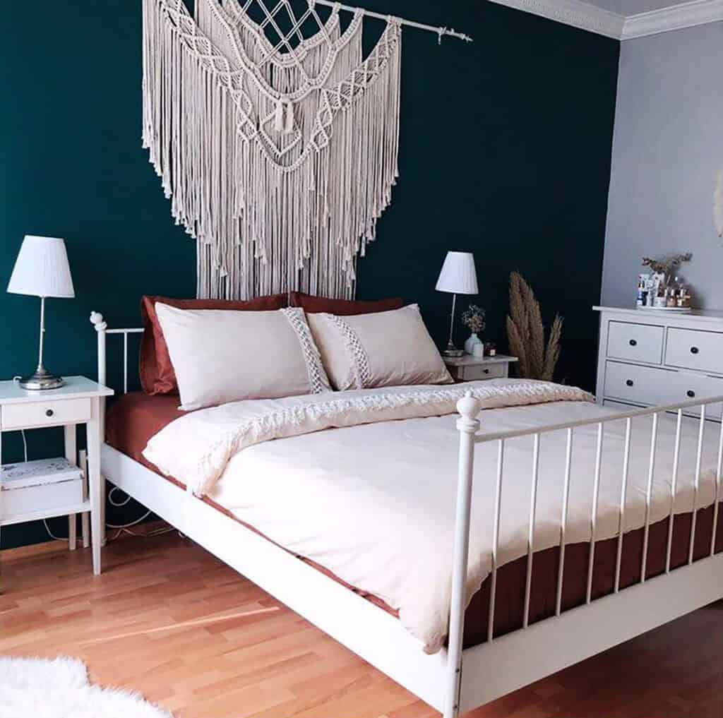 stunning spring bedroom ideas macramé wall hanging
