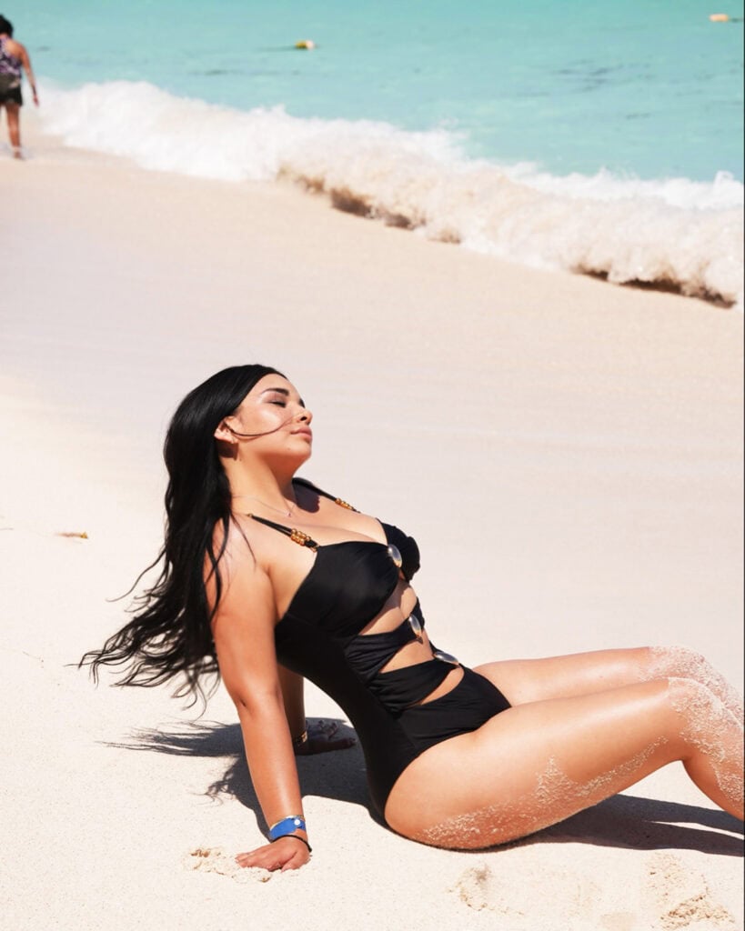 black cutout one piece swimsuit outfit for a Cancun beach day