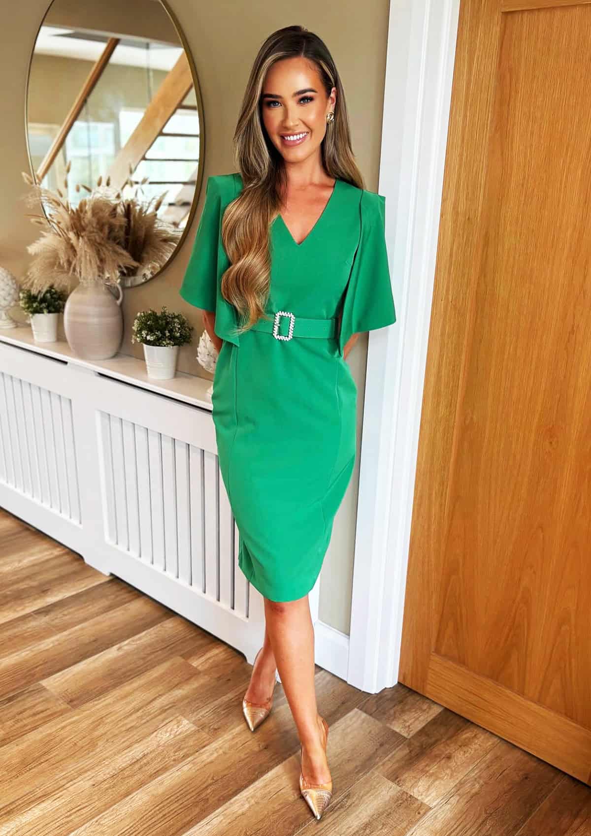 classy emerald green belted midi dress for wedding guest