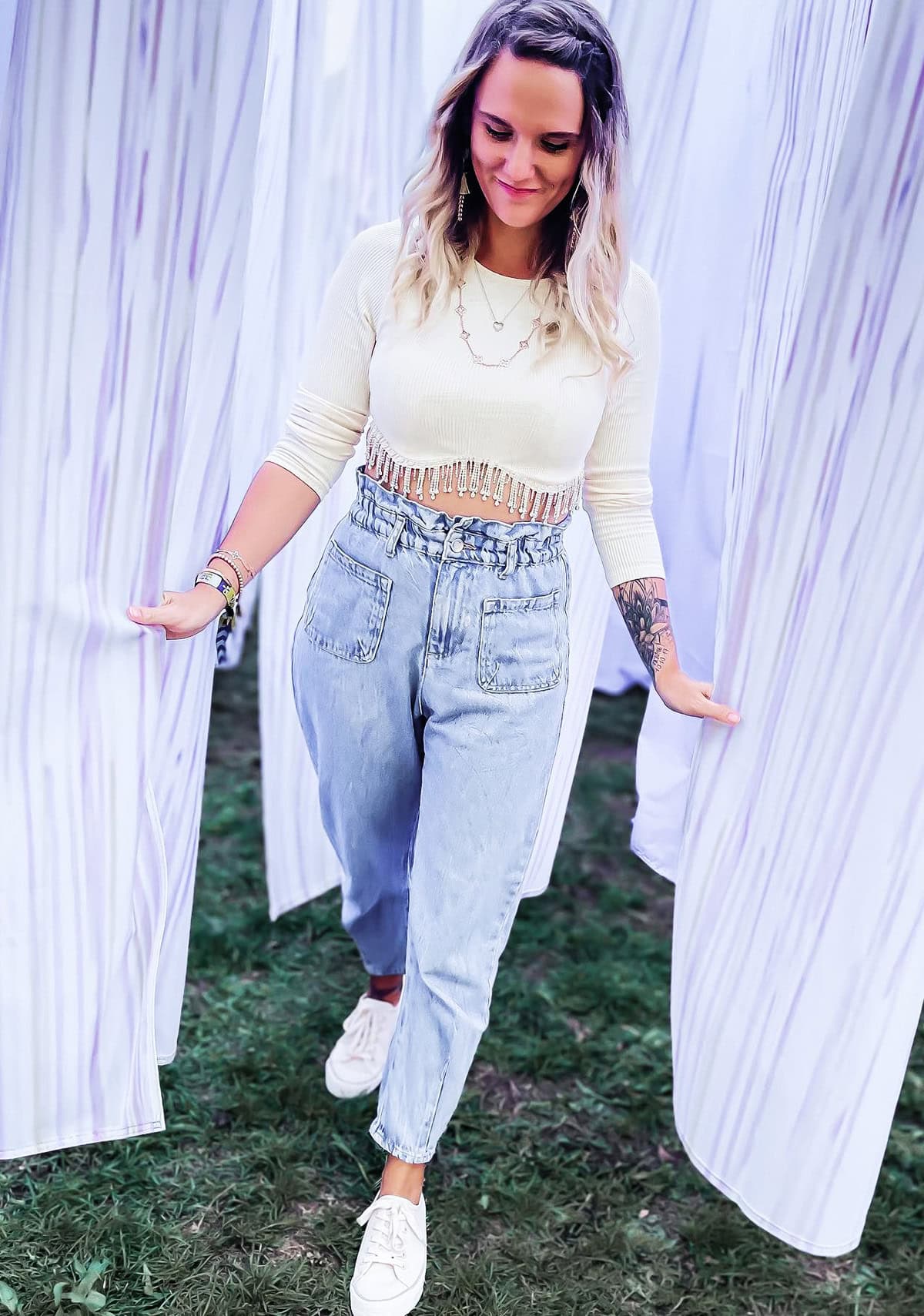 festival outfit on a budget with crop top and high waisted jeans