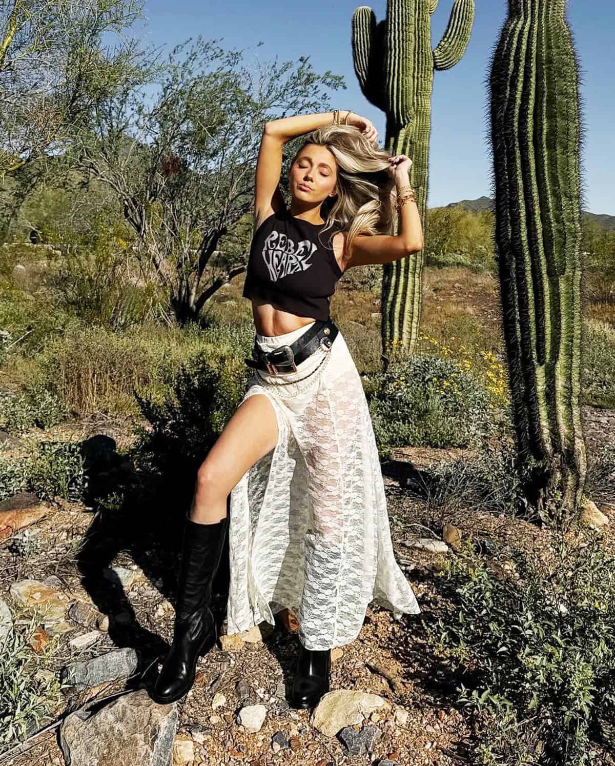 black sleeveless top and flowy skirt outfit ideas for music festival, v