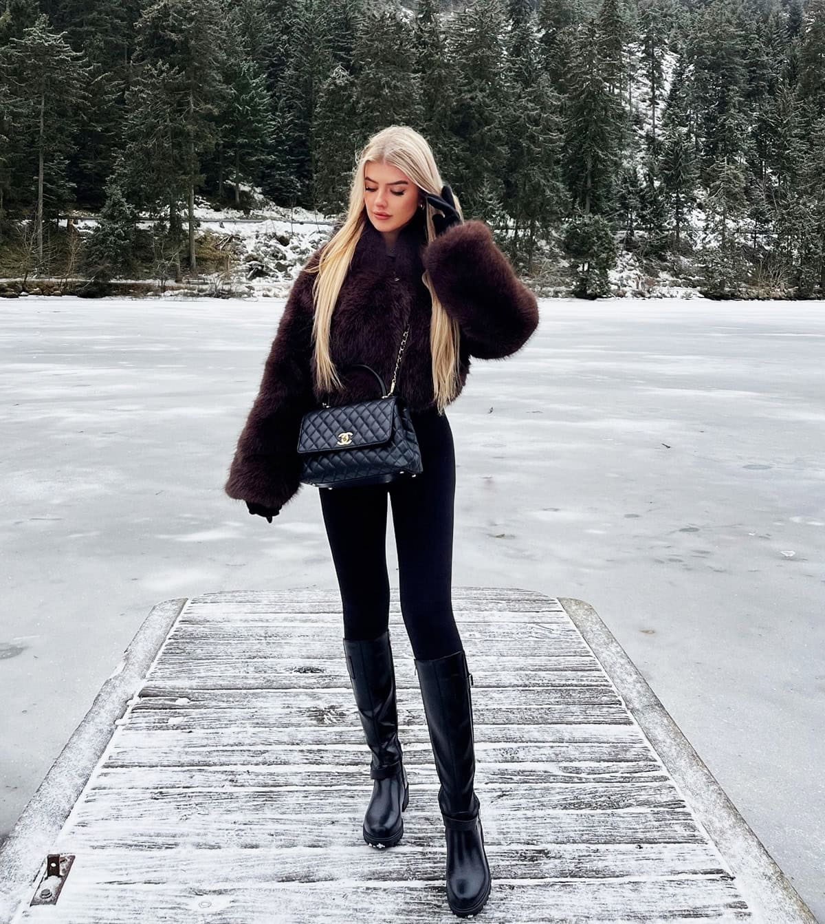 stylish winter outfit with black leggings and faux fur jacket for women
