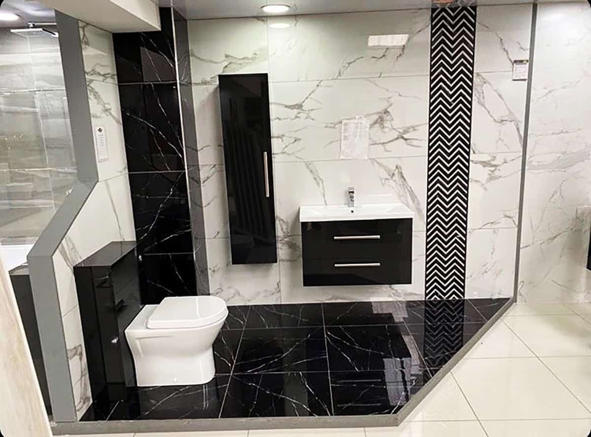 glossy black floor tiles with white marble wall tiles modern bathroom contrast black bathroom ideas