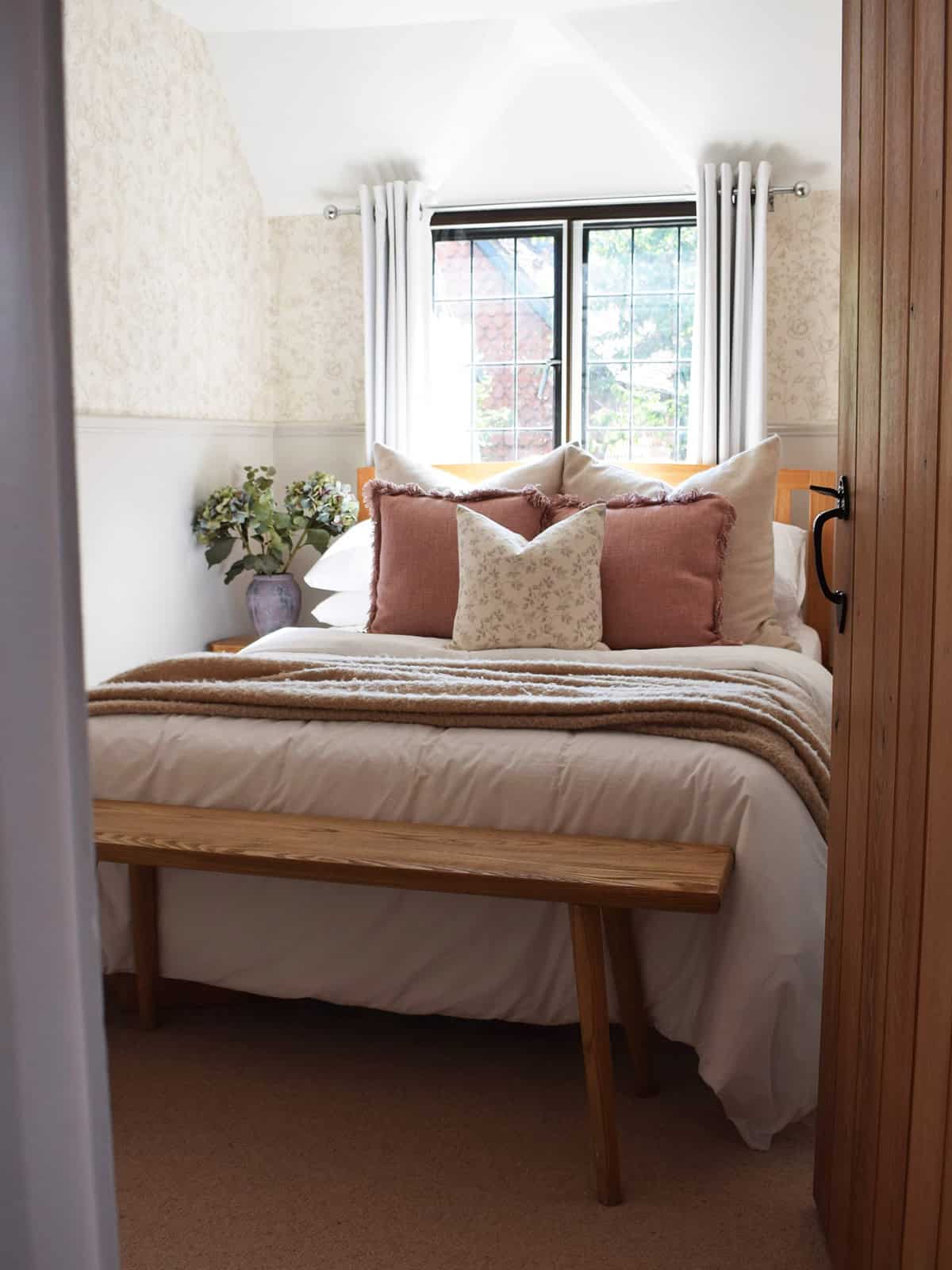 eutral bedding with blush pillows, wood bench, soft natural light bedroom cottagecore bedroom insp