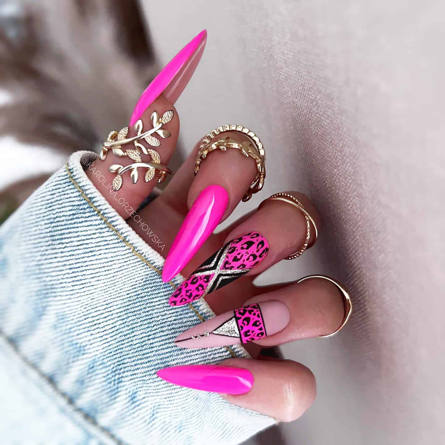 neon pink nails, nail art