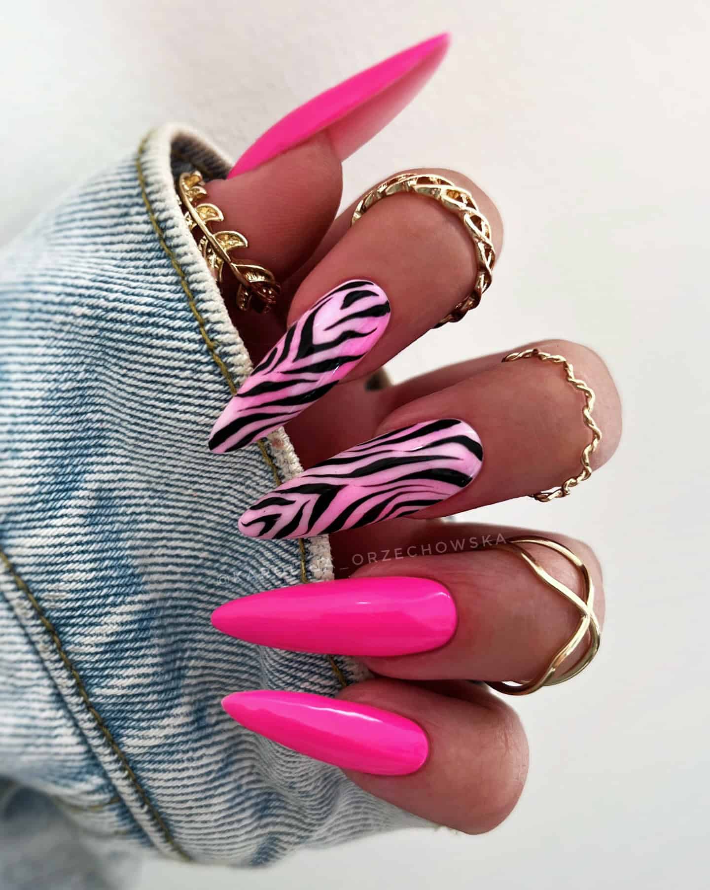 neon pink nails, nail art