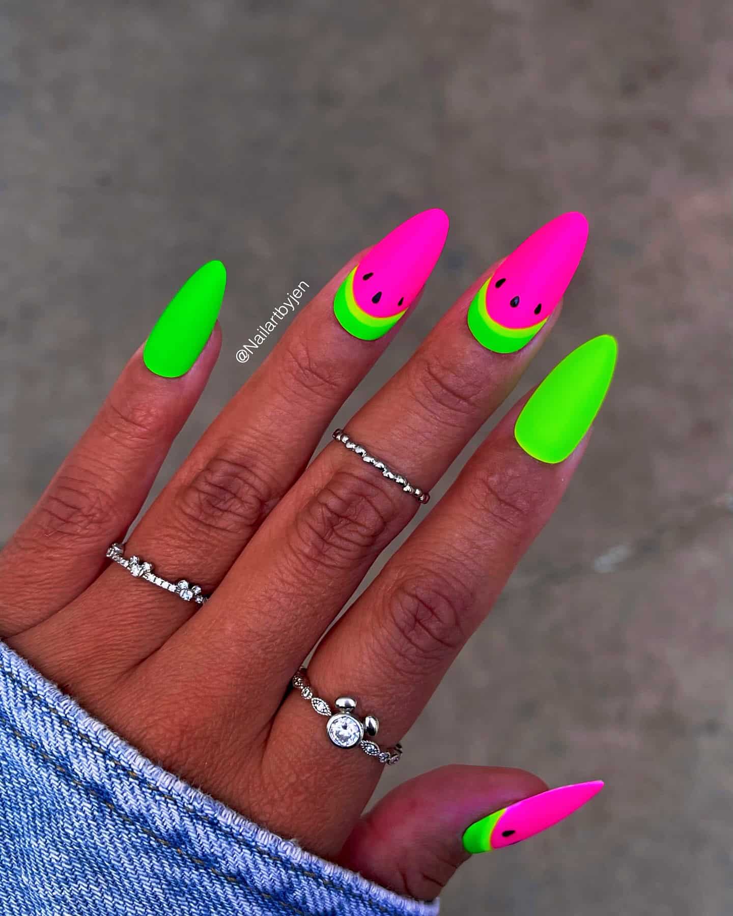 neon pink nails, nail art