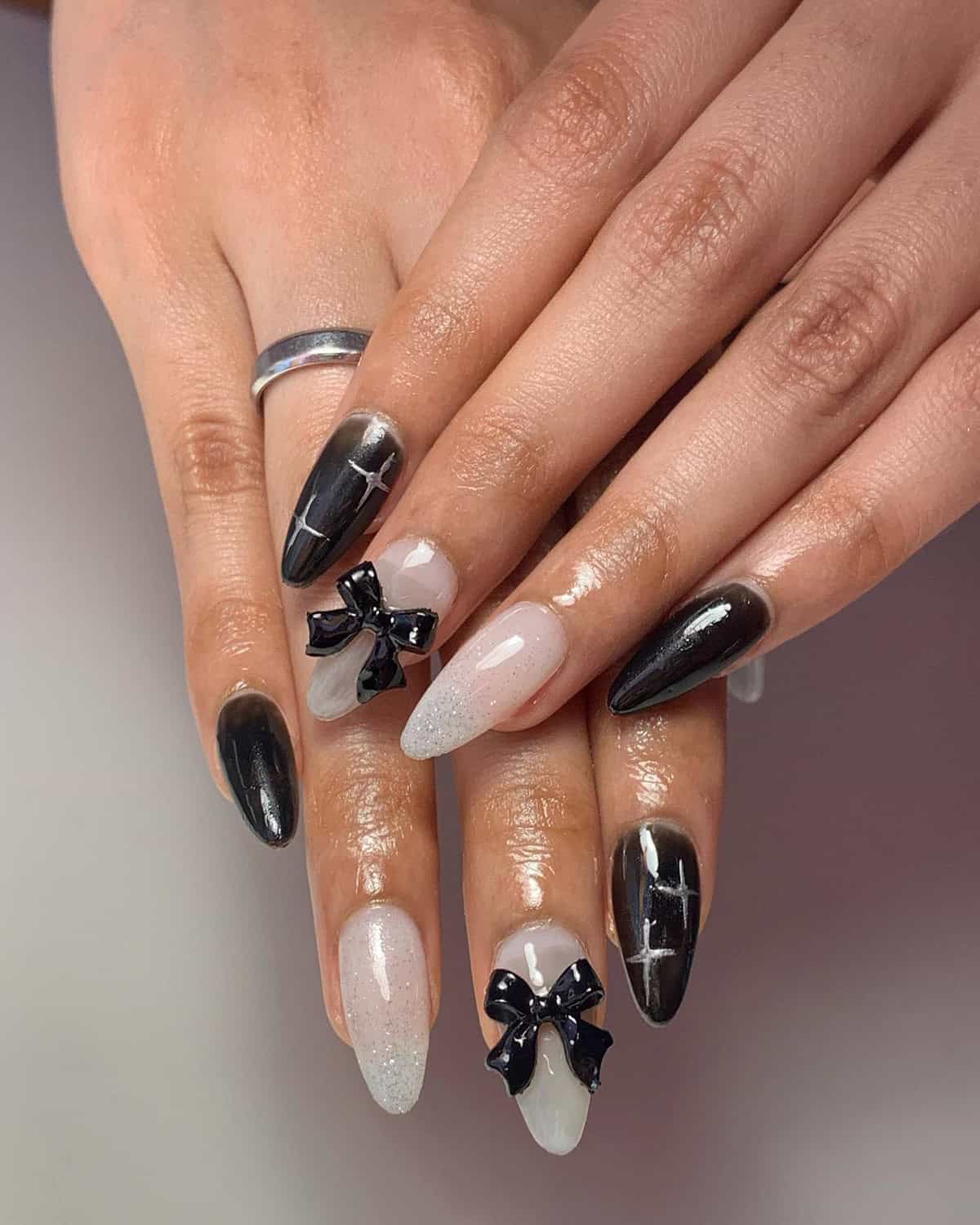 black and white nails with glossy bow details and contrast design baddie nails for summer