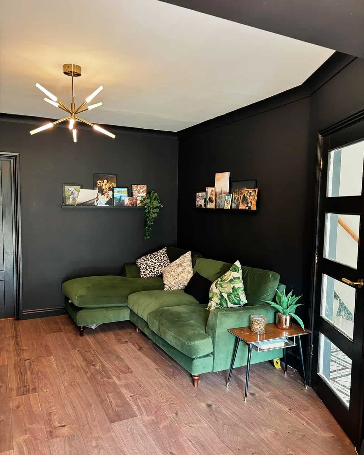 cozy living room with solid black wallpaper ideas home decor