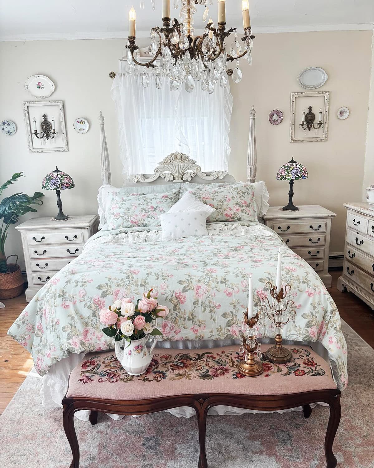 floral bedding with carved wood bed and chandelier, vintage romantic bedroom cottagecore bedroom insp