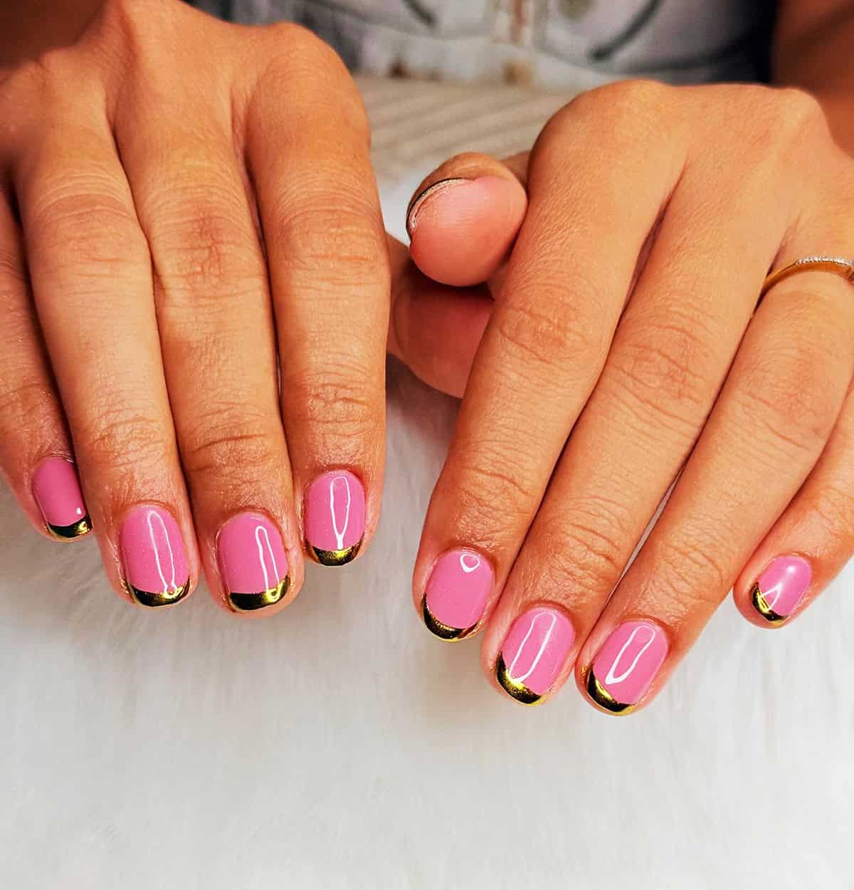 soft pink chrome short square nails with gold chrome french tips modern design pink chrome nails