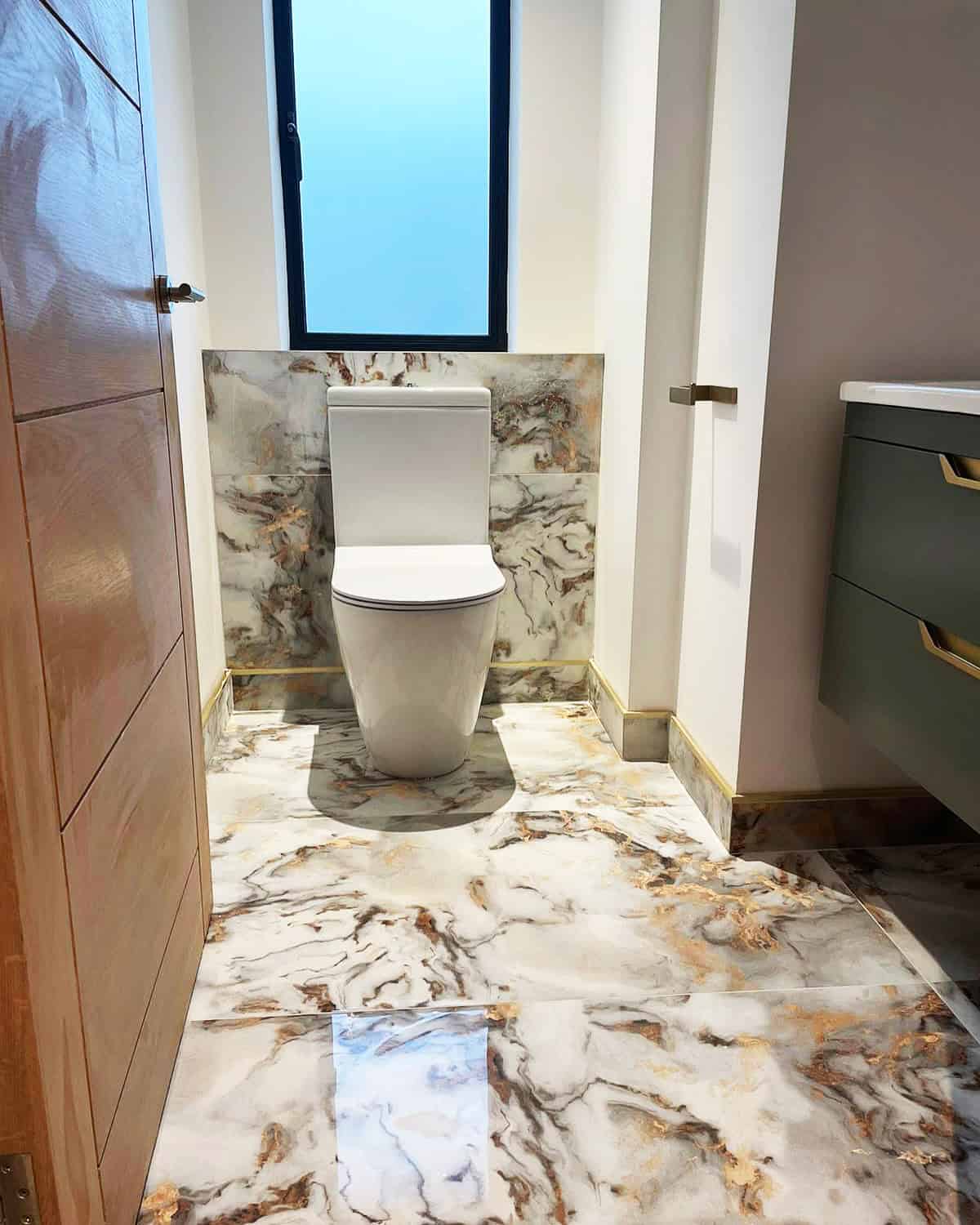 gold and white swirling marble porcelain floor bathroom tile ideas