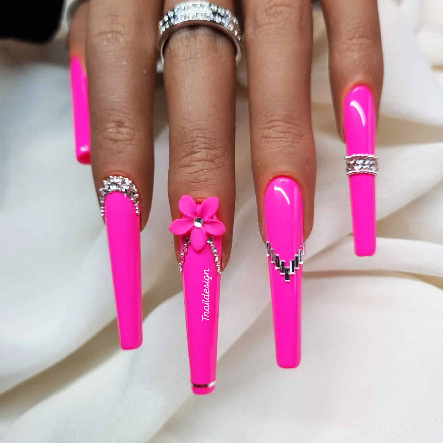 neon pink nails, nail art