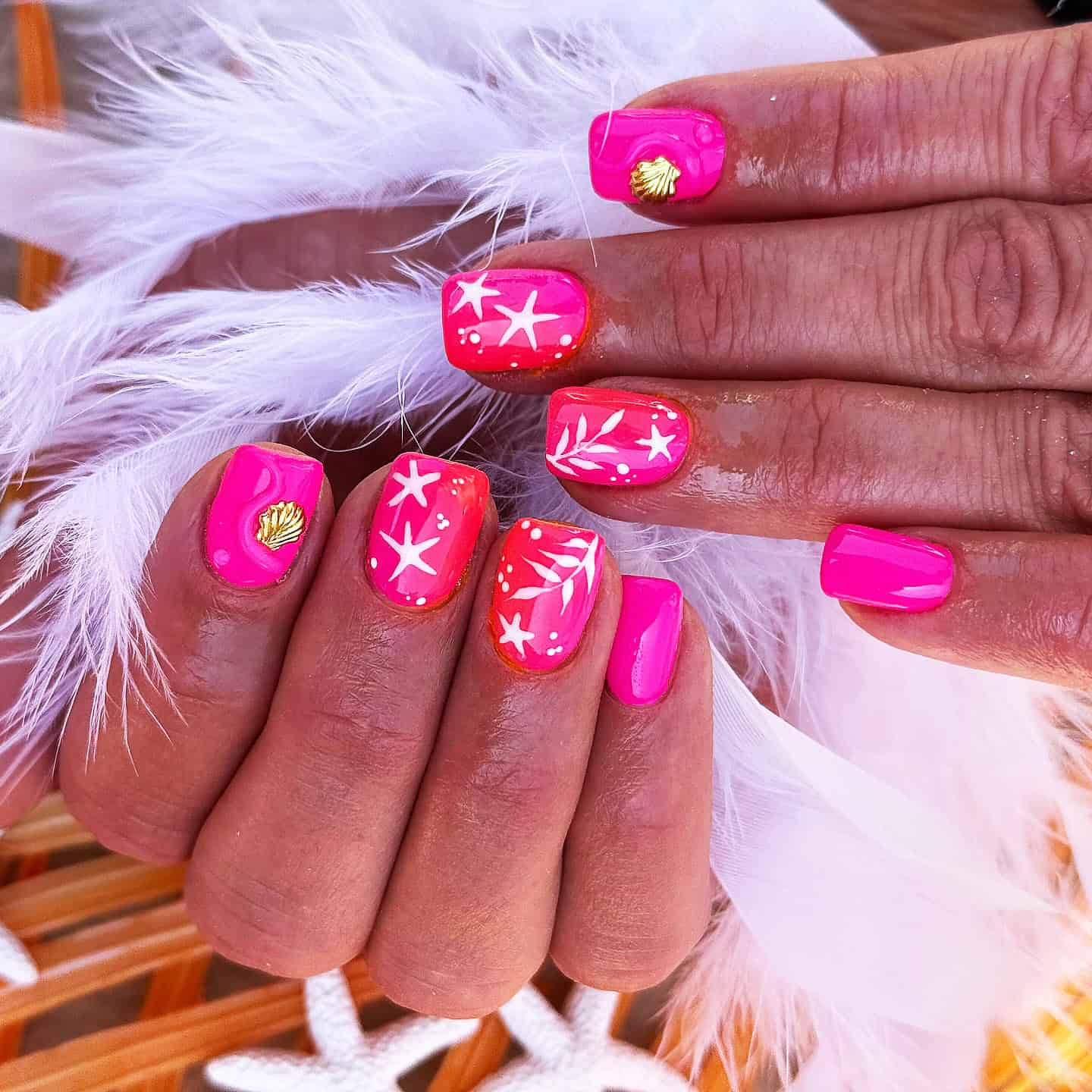 neon pink nails, nail art