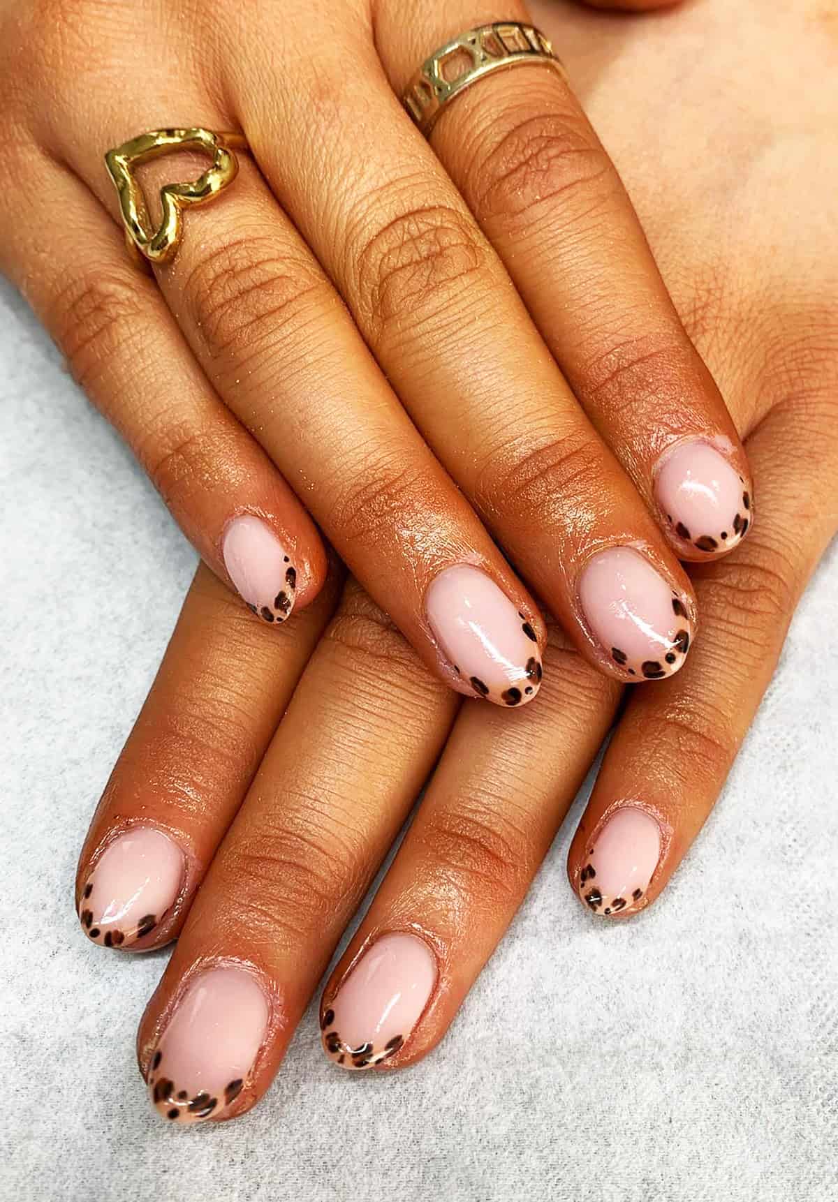 blush fine tip border short leopard print nails