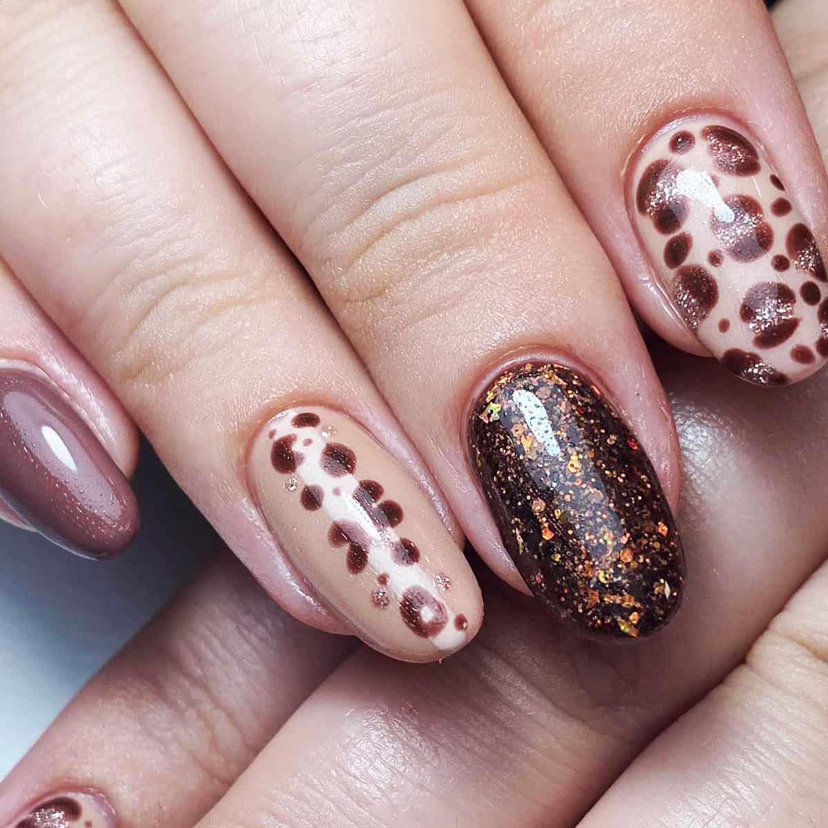 mocha brown leopard accent nails fall leopard print nails