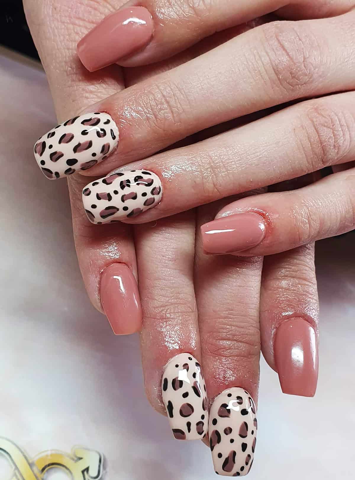 dusty rose leopard accent nails fall leopard print nails