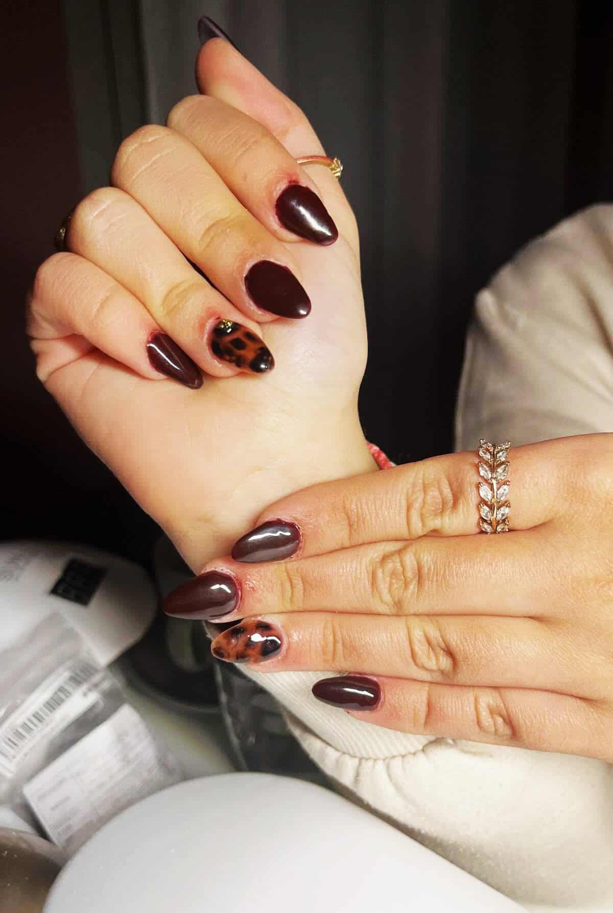 espresso tortoiseshell leopard accent nails fall leopard print nails