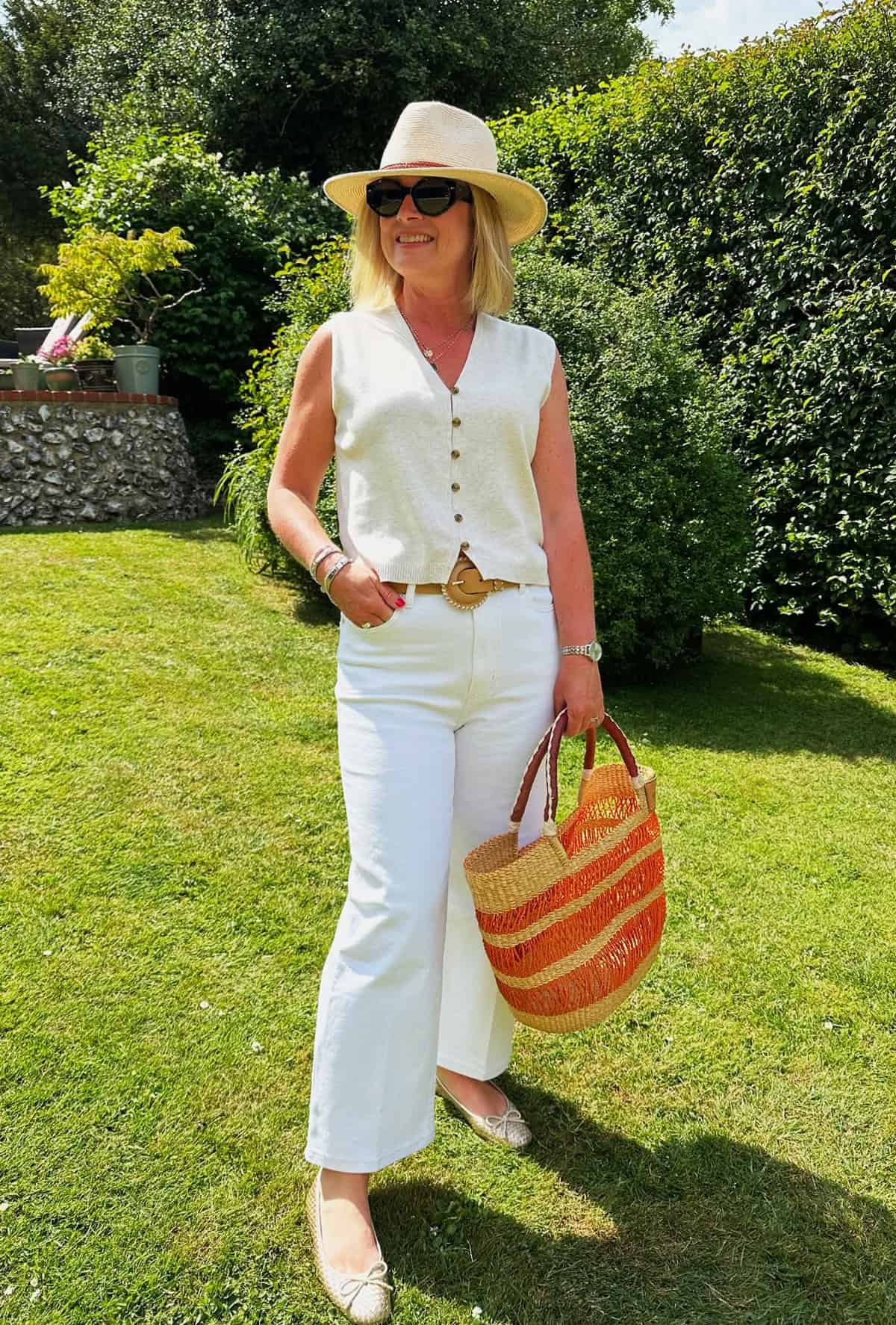 knit vest white wide leg jeans looks for summer
