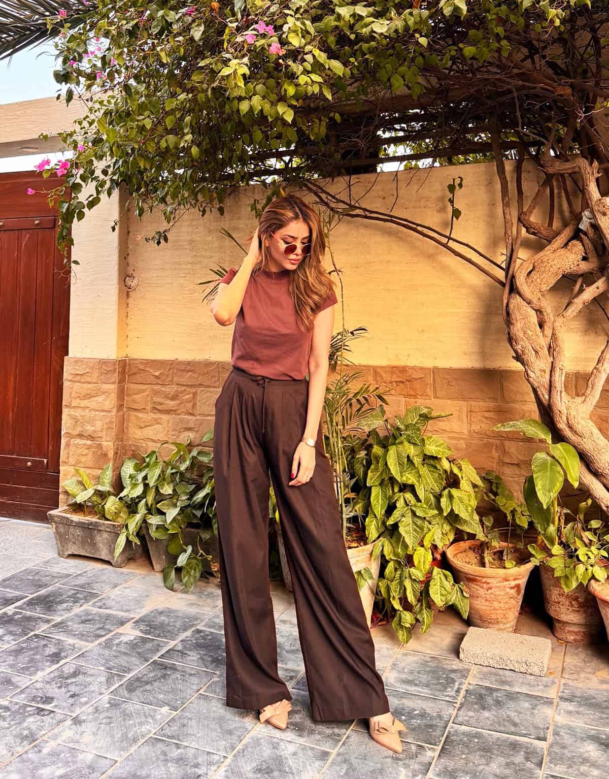 rose fitted mock-neck tee tucked into linen trousers office attire for summer