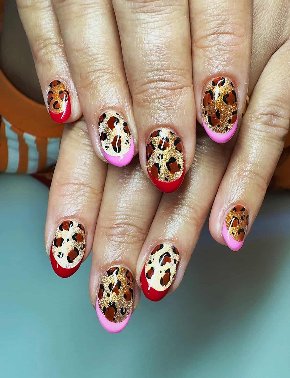 gold glitter pink curve short leopard print nails