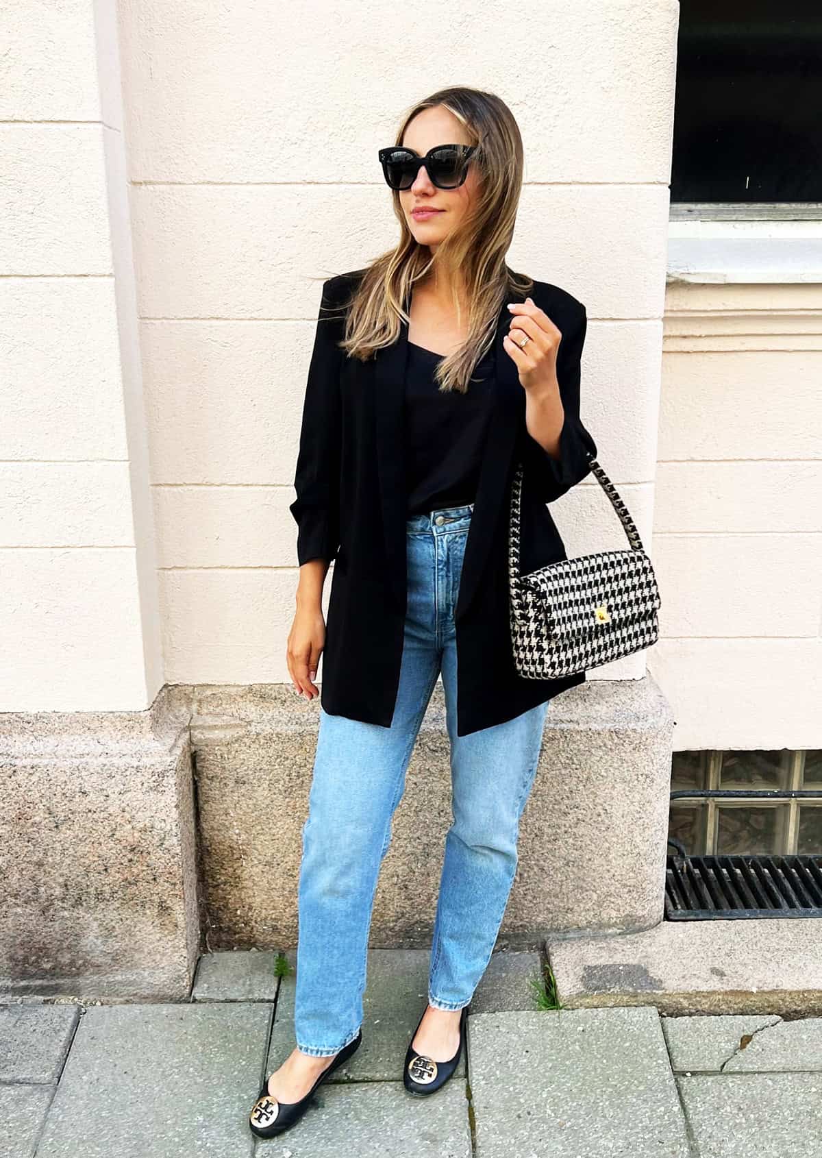 black blazer houndstooth bag light jeans for casual friday
