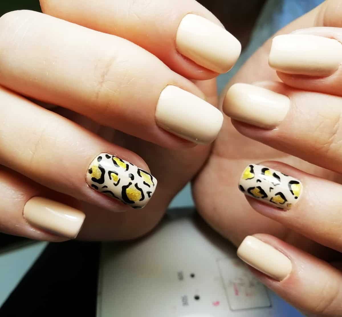 vanilla gold leopard accent nails fall leopard print nails