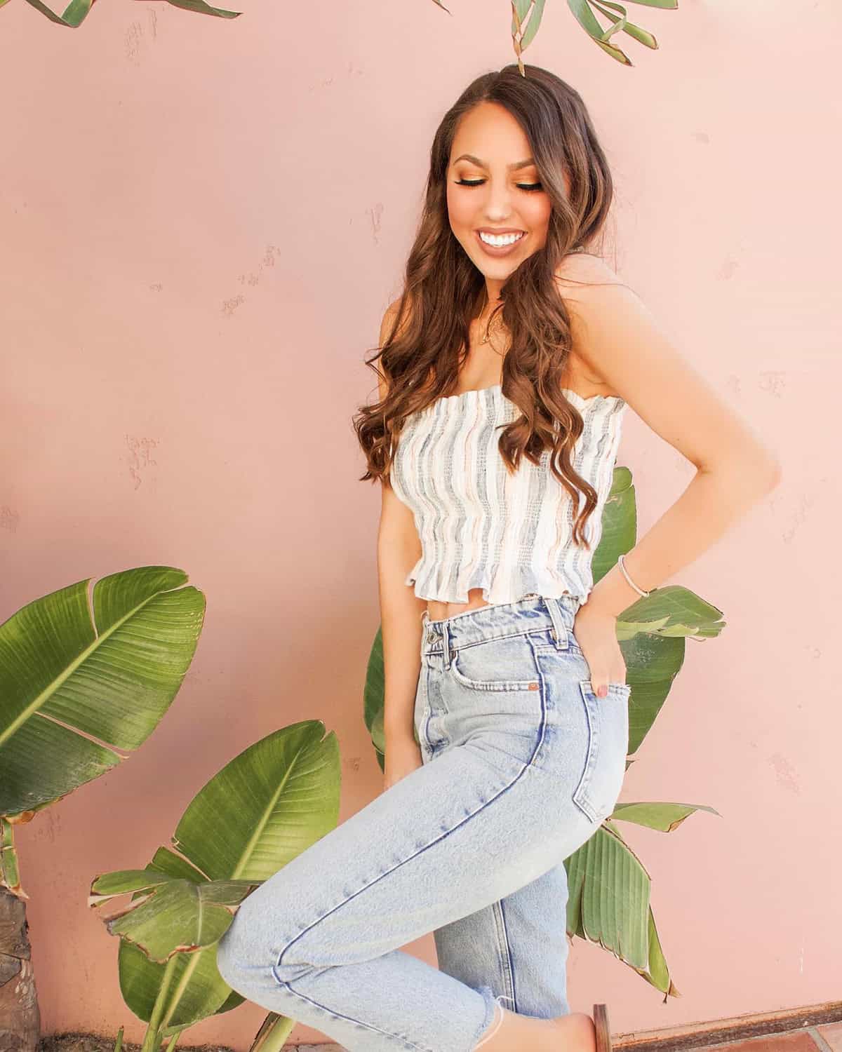 smocked crop top light wash jeans looks for summer