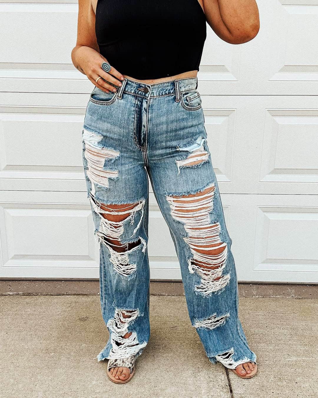 black crop heavily distressed wide leg jeans looks for summer