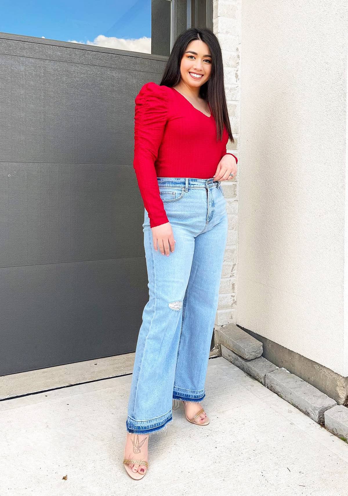 red puff sleeve wide leg jeans looks for summer