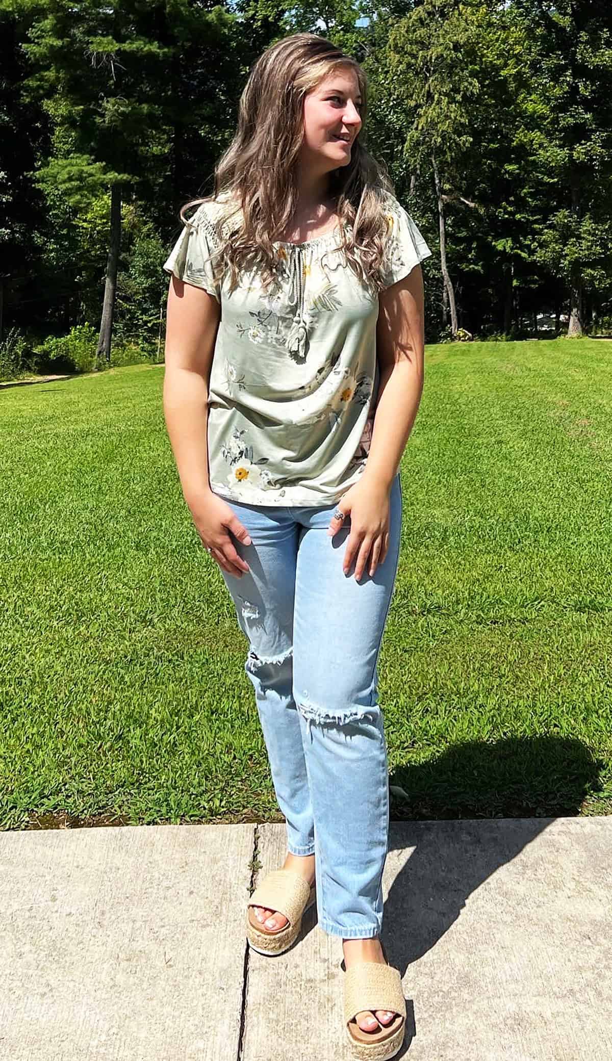 floral top distressed cropped jeans for moms who need easy outfit ideas