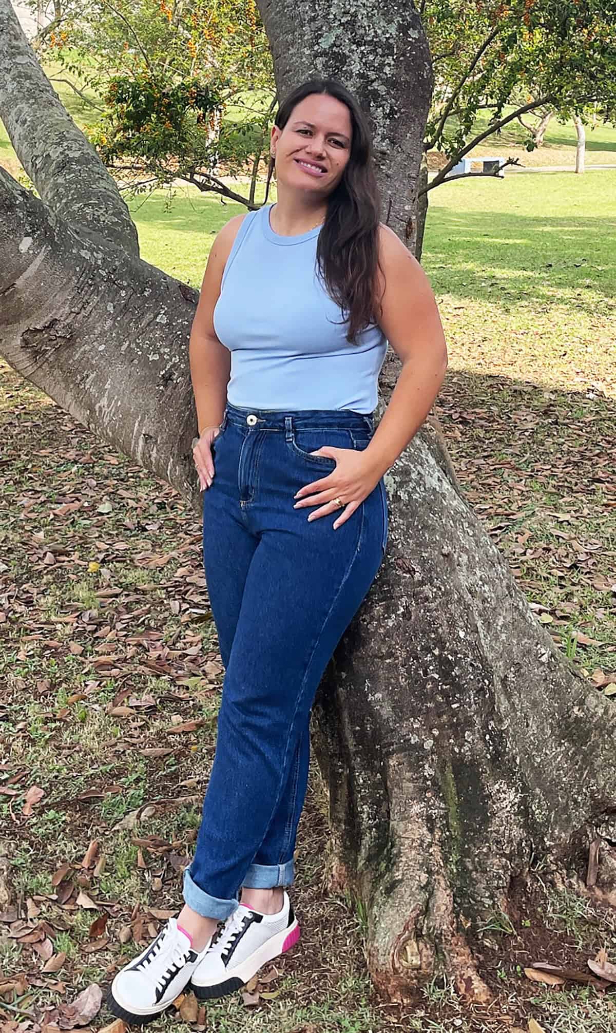 blue tank dark wash jeans for moms who need easy outfit ideas