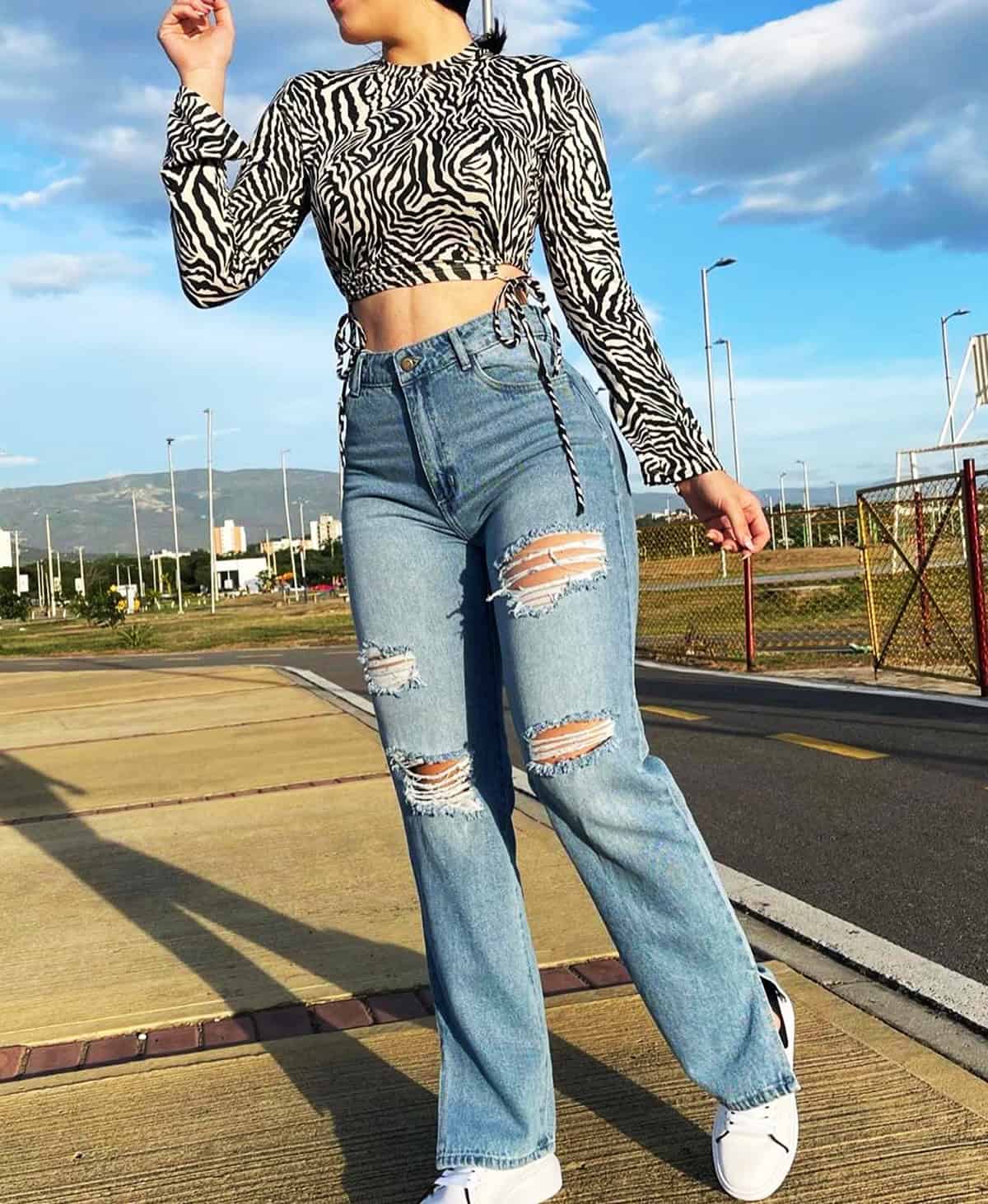zebra crop top and jeans for moms who need easy outfit ideas