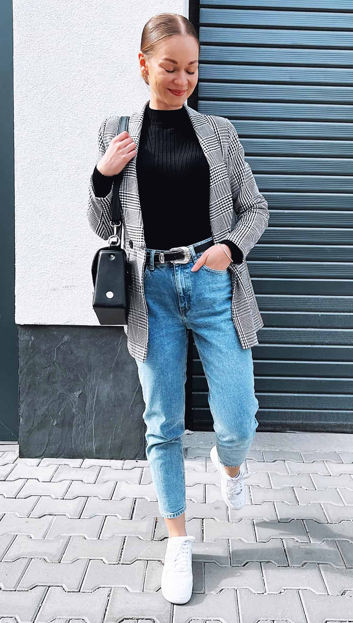houndstooth blazer mom jeans sneakers for moms who need easy outfit ideas