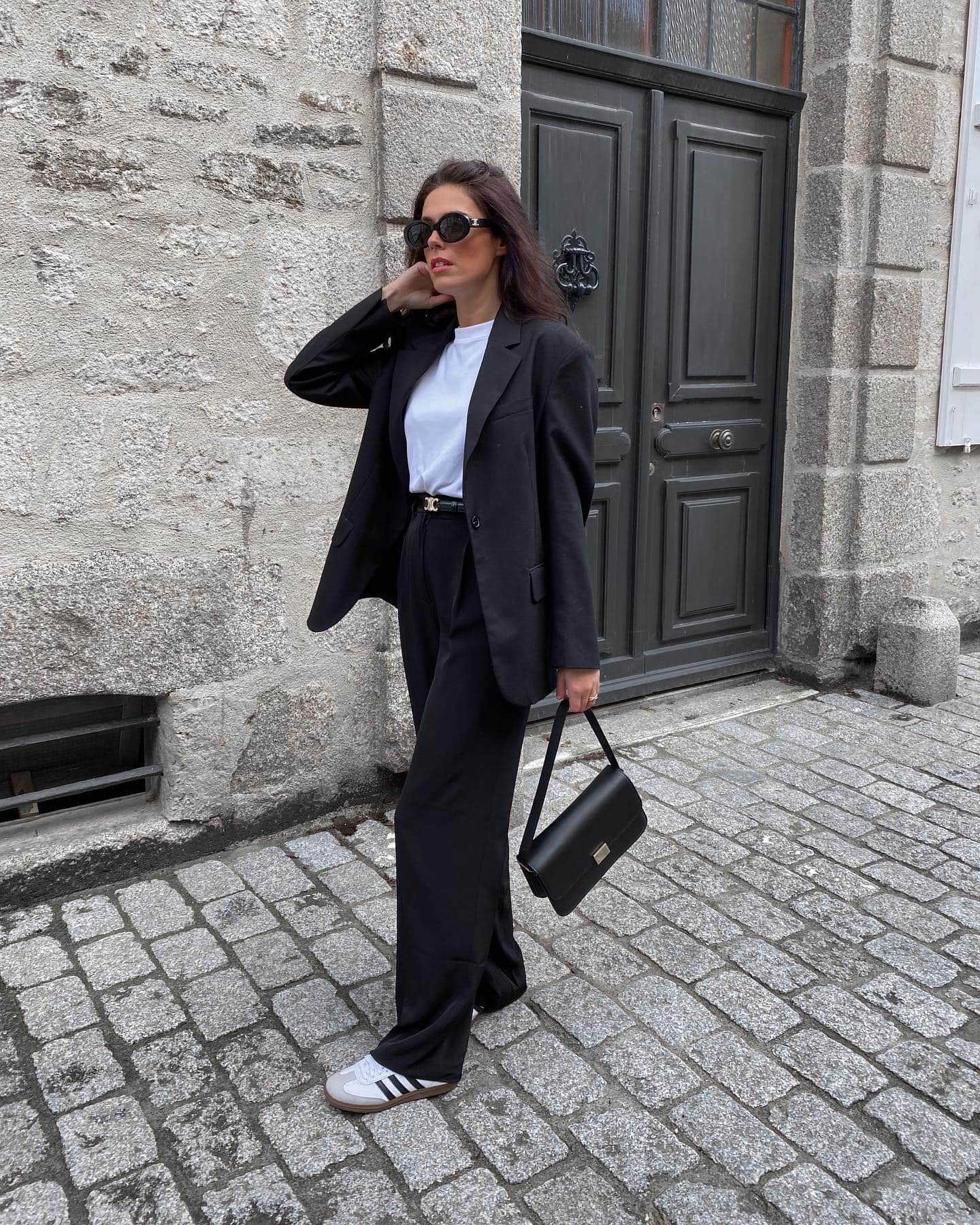oversize black blazer intern outfit