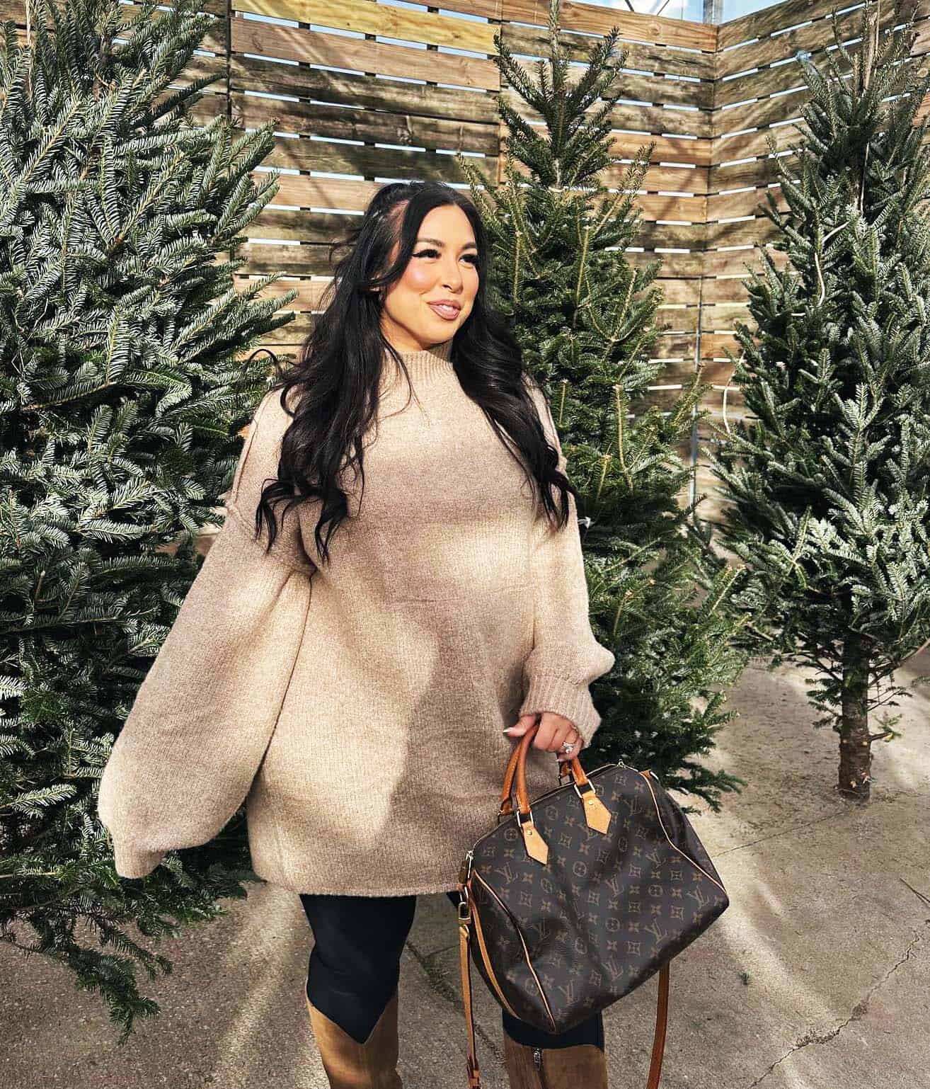 legging outfit idea for plus size women