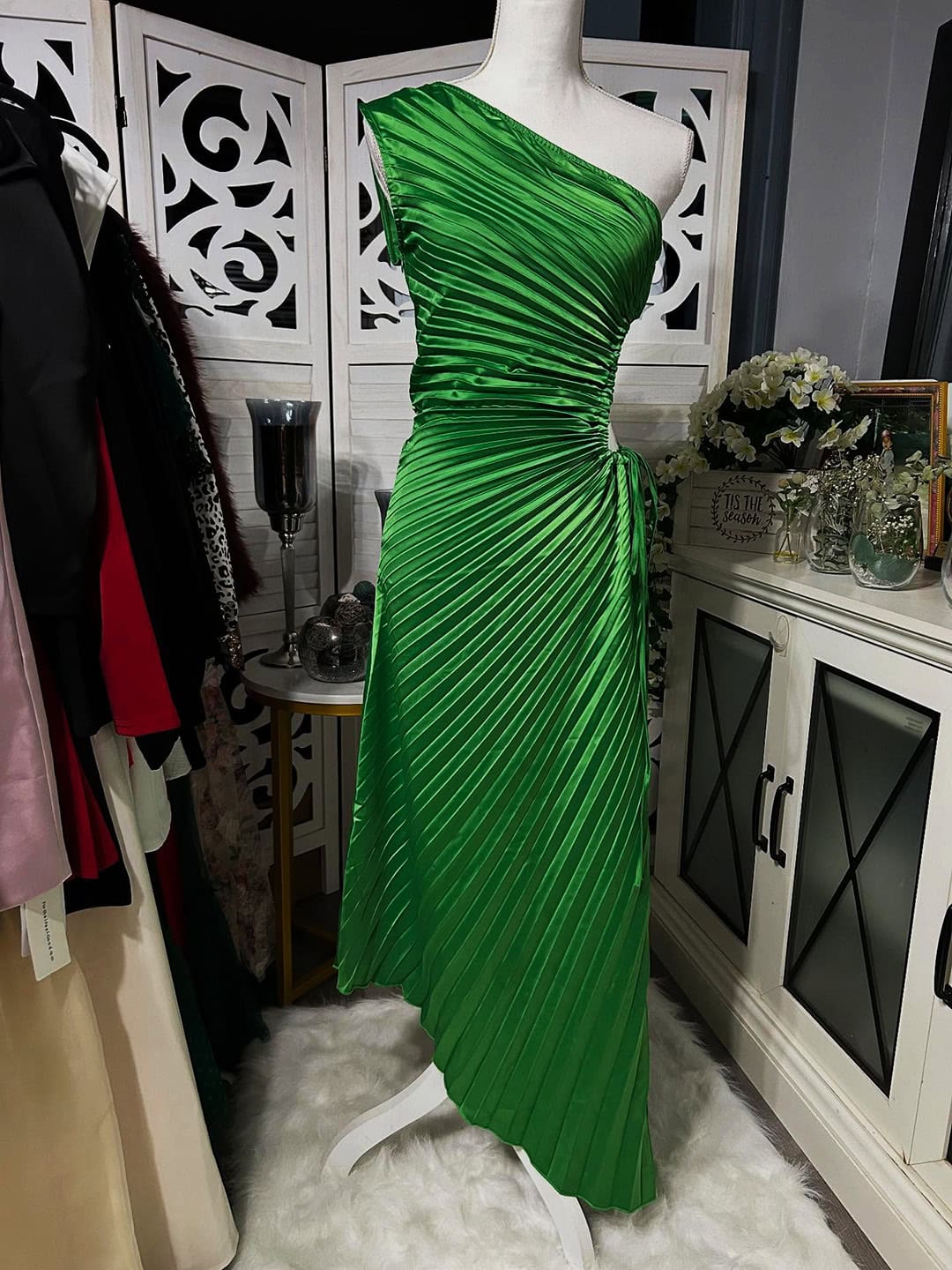 emerald cocktail dress, cocktail dress code