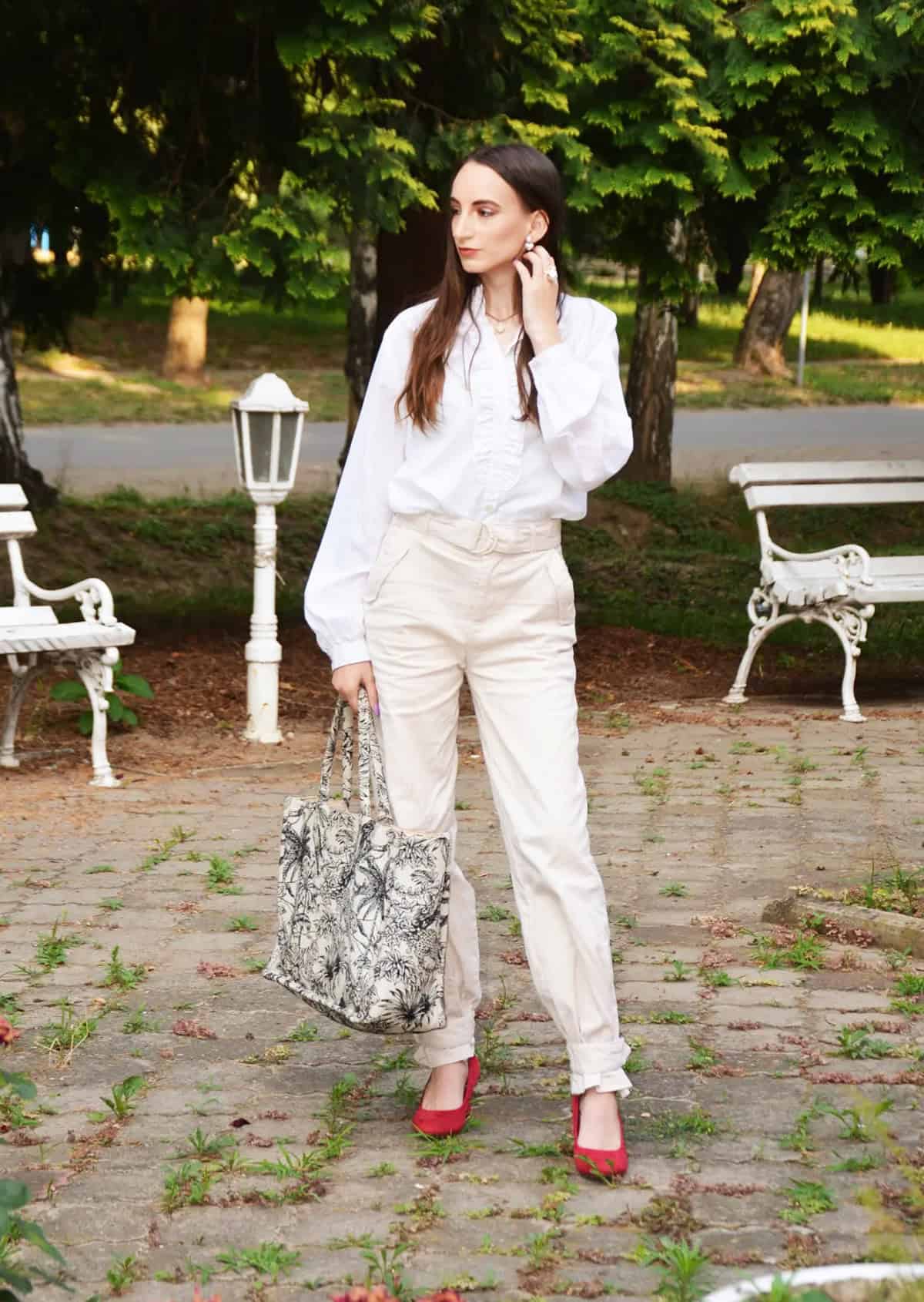 smart casual outfit with blouse and trousers outdoor graduation outfit