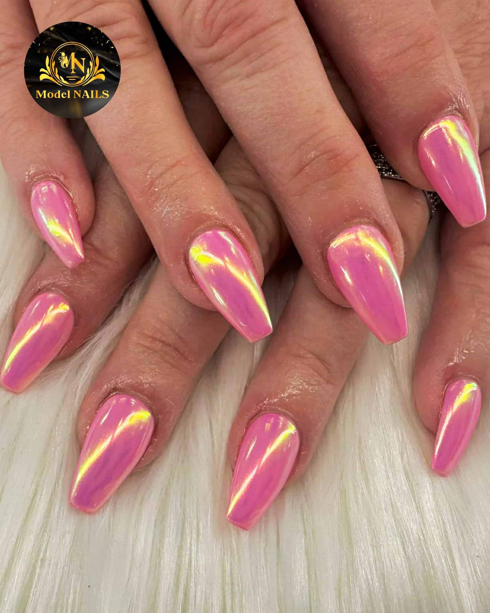 pink chrome nails for summer weddings