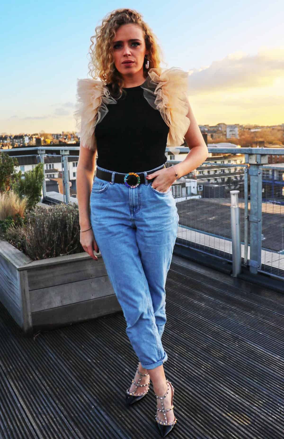 ruffle sleeve top and jeans for moms who need easy outfit ideas