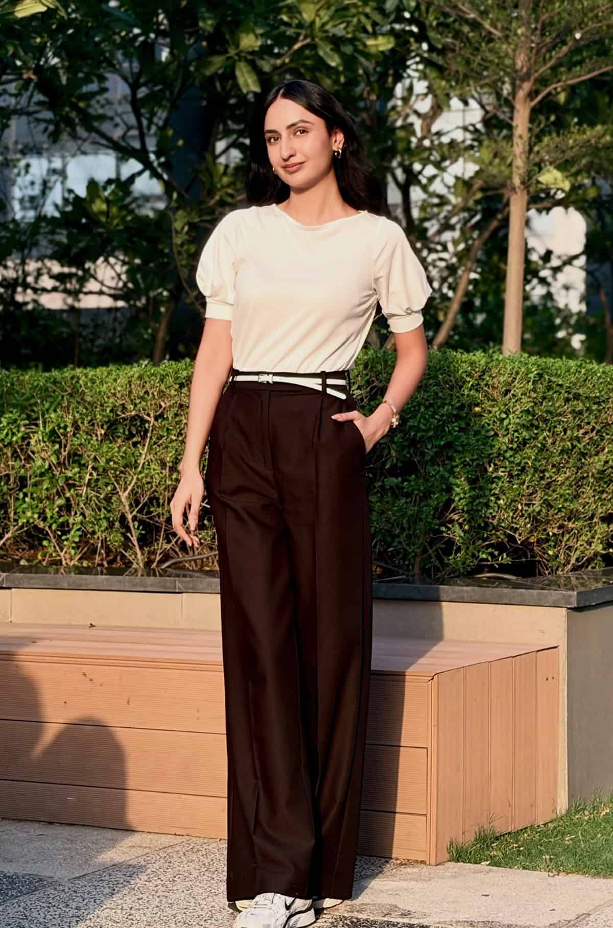 cream tee brown trousers internship outfit